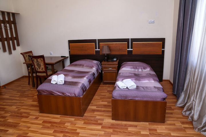Room 8 of 34
