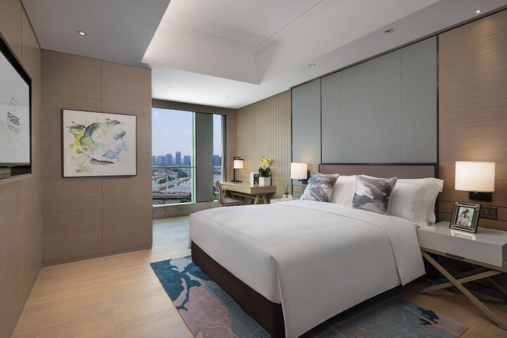 Room 11 of 48