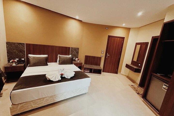 Room 34 of 110