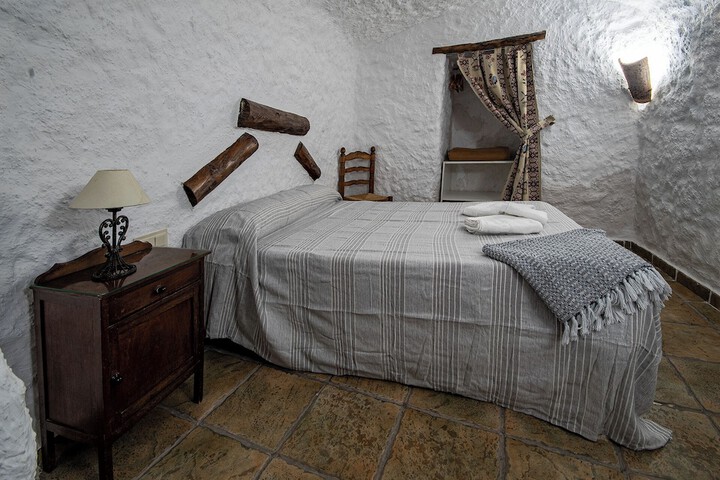Room 3 of 82