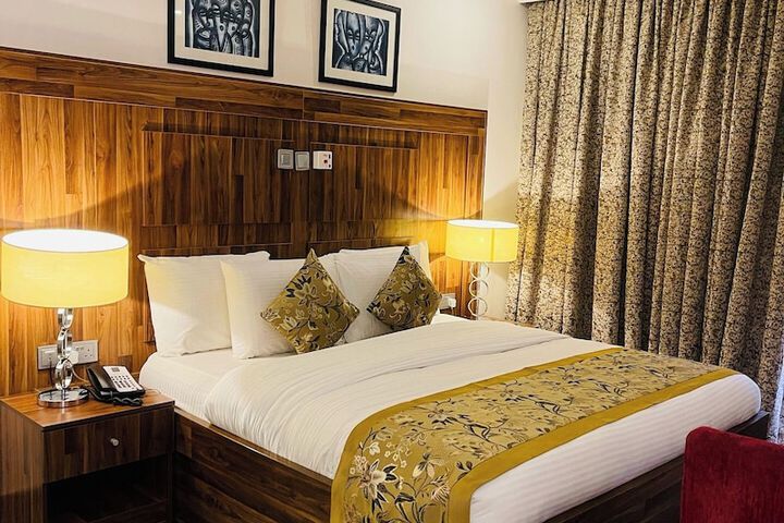 Room 3 of 10