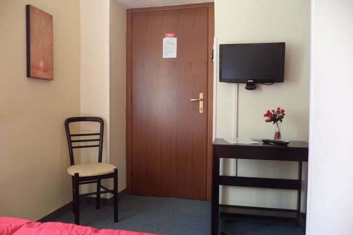 Room 6 of 43