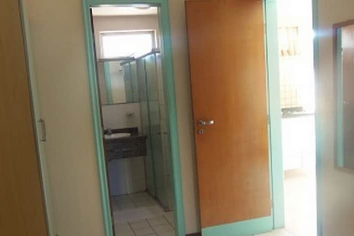 Room 9 of 80
