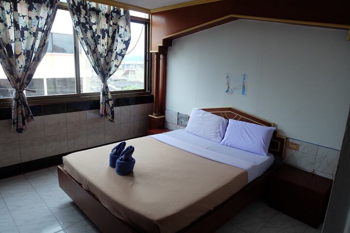 Room 13 of 20