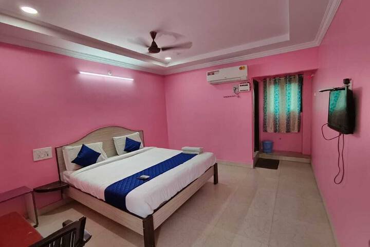 Room 6 of 16