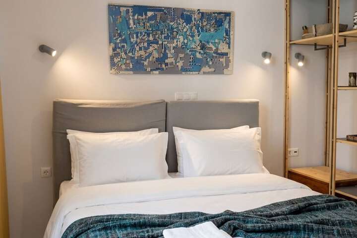 Room 2 of 24