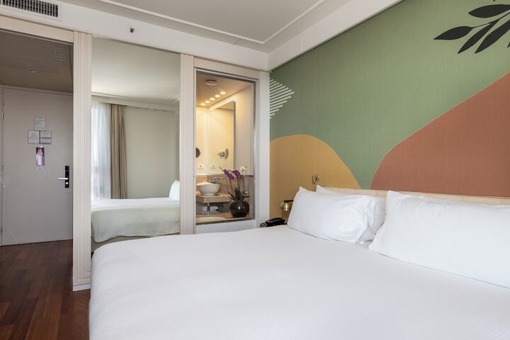 Room 4 of 35