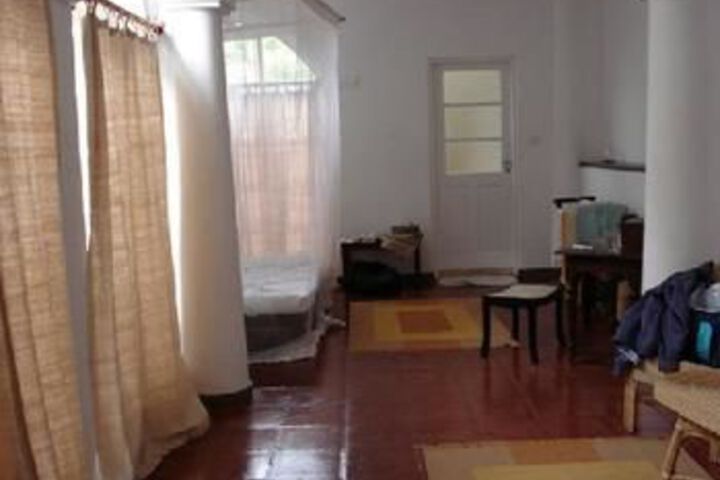 Room 6 of 13