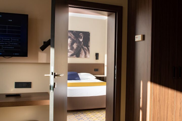 Room 15 of 81