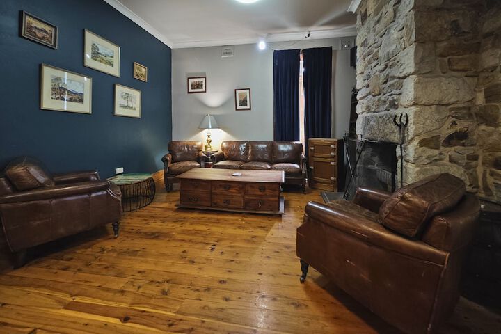 Lounge 31 of 37