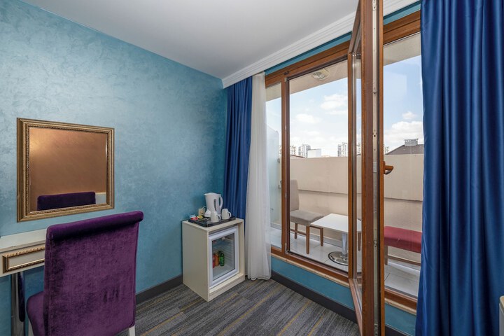 Room 28 of 61