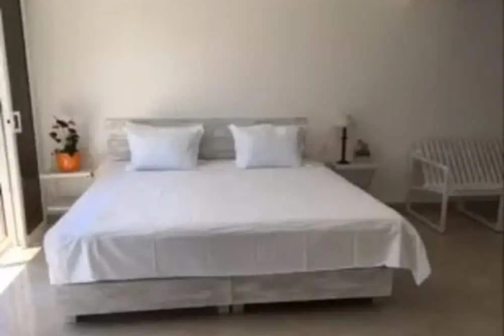 Room 2 of 18