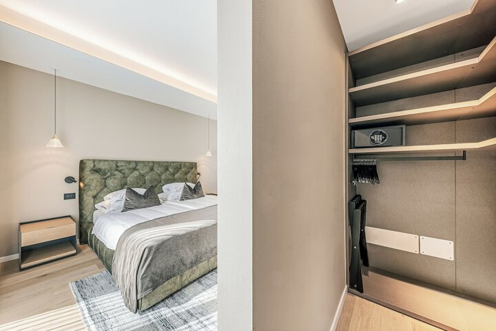 Room 21 of 103