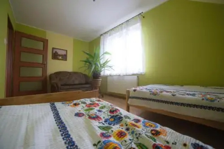 Room 5 of 10