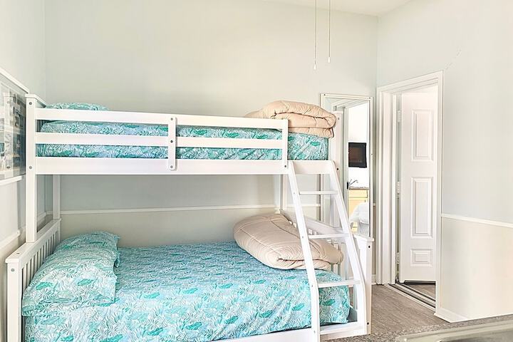 House Queen Size Bed (25 of 25)