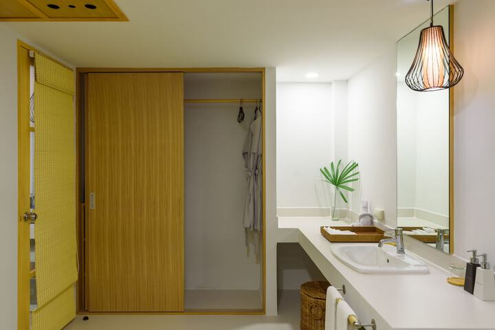 Room 65 of 183