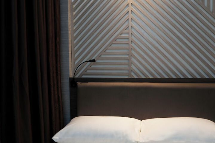 Room 7 of 16