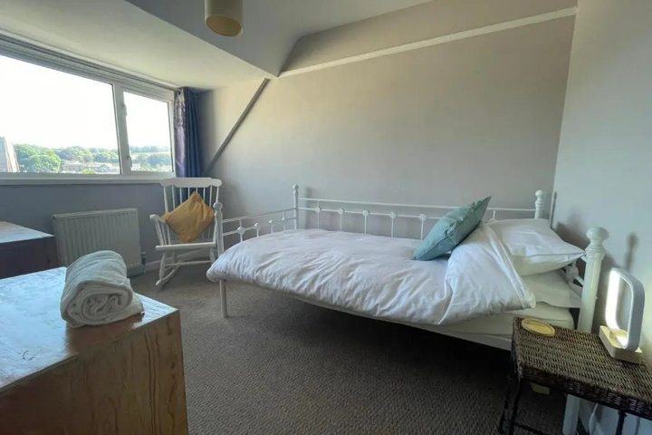 Room 4 of 14