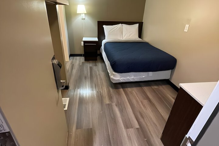 Standard Room, King or Two Doubles (3 of 14)