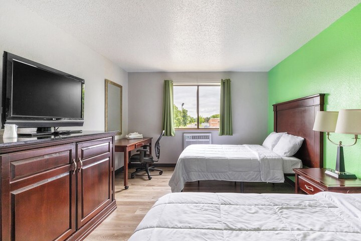 Room 13 of 20