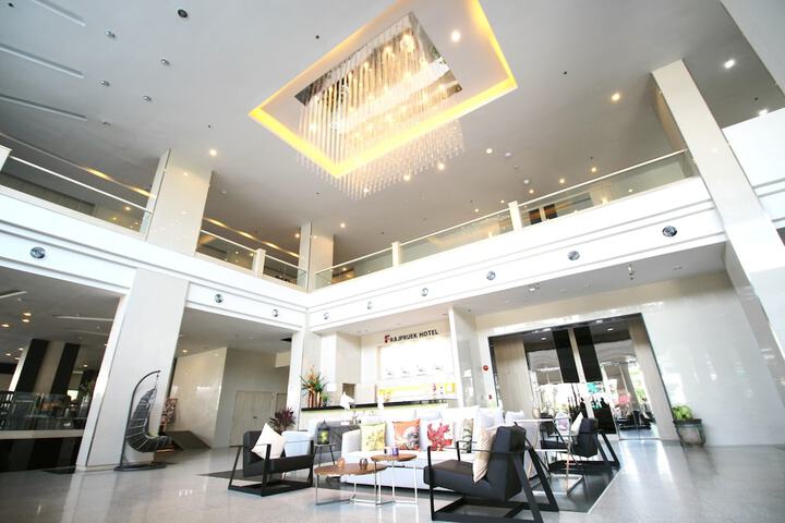 Guest Lobby