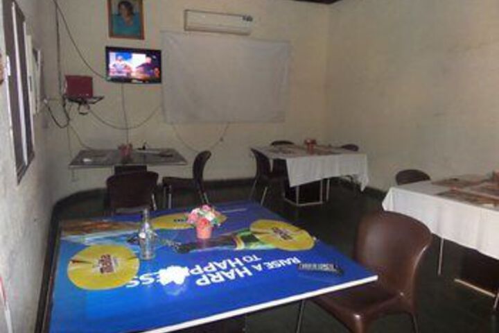 Room 9 of 28