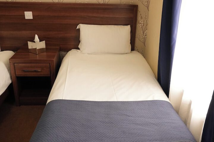 Room 104 of 208