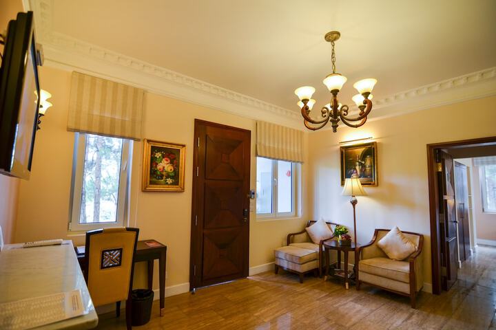 Room 12 of 160