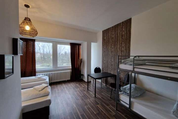 Room 42 of 150