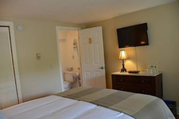 Room 4 of 297