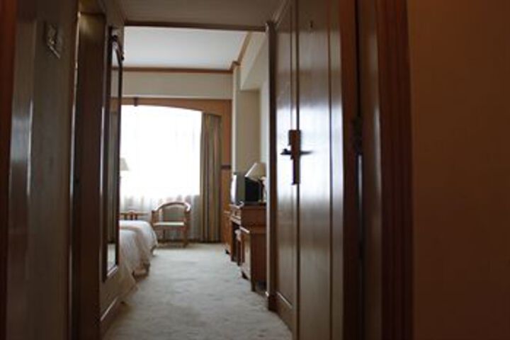 Room 10 of 23