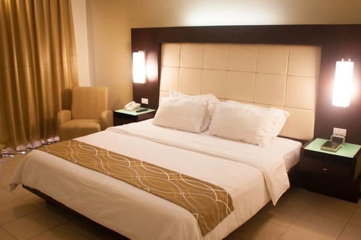Room 10 of 65