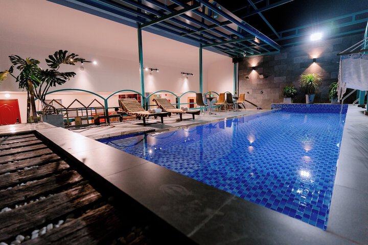 Pool 70 of 125