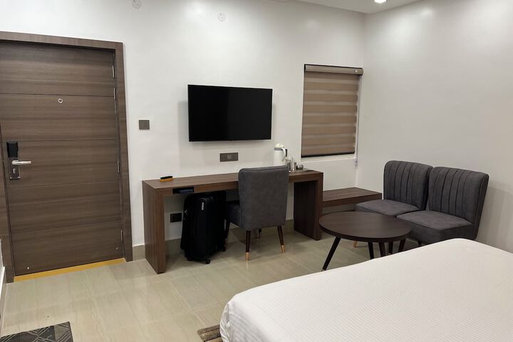 Room 10 of 221