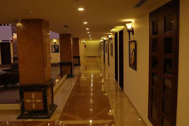 Ballroom/Hall 72 of 87
