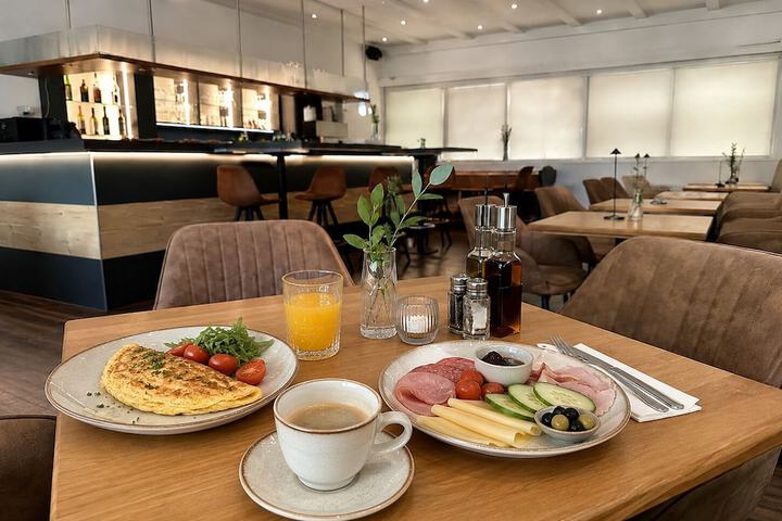 Breakfast/Coffee Service 22 of 30
