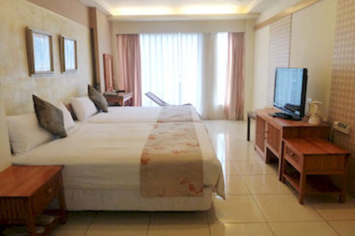 Room 32 of 47