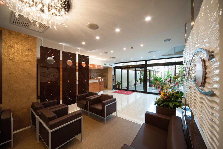 Entrance & Lobby