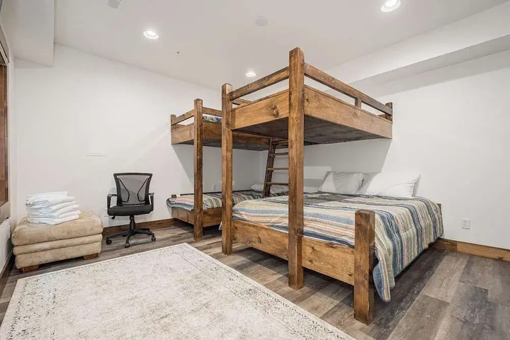 Room 5 of 17
