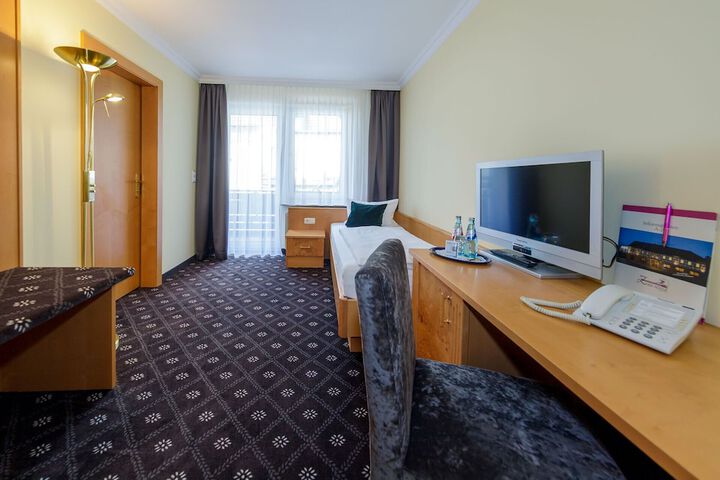 Room 5 of 28