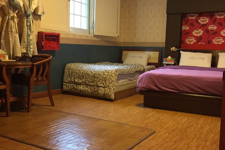 Room 9 of 47
