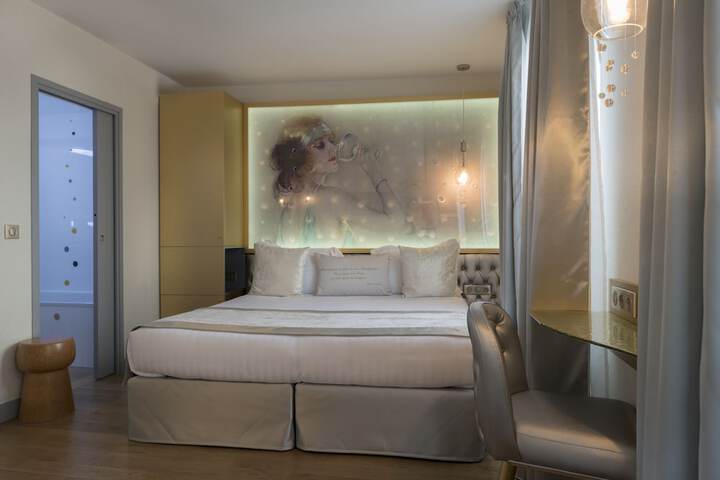 Room 25 of 83