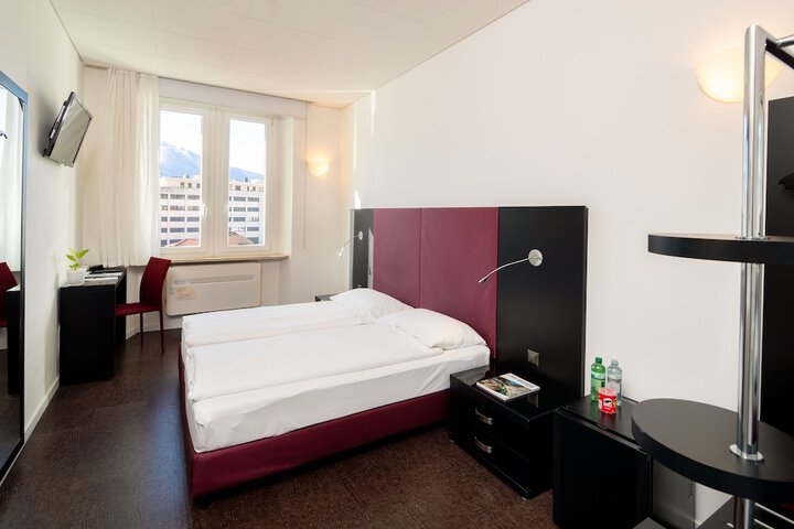 Room 9 of 45