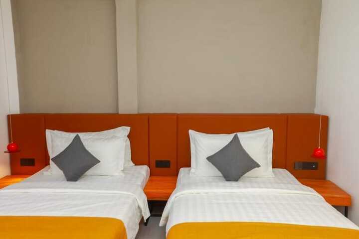 Room 13 of 30