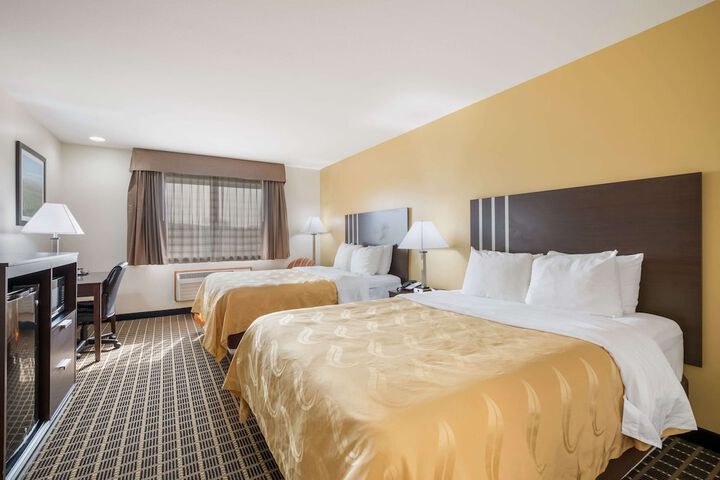 1 Queen Bed (14 of 15)