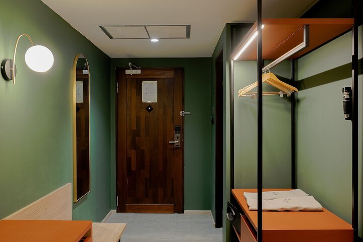Room 9 of 47