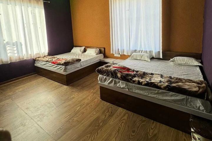 Room 3 of 28