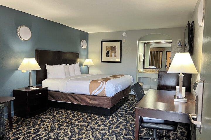 1 King Bed Accessible (10 of 21)