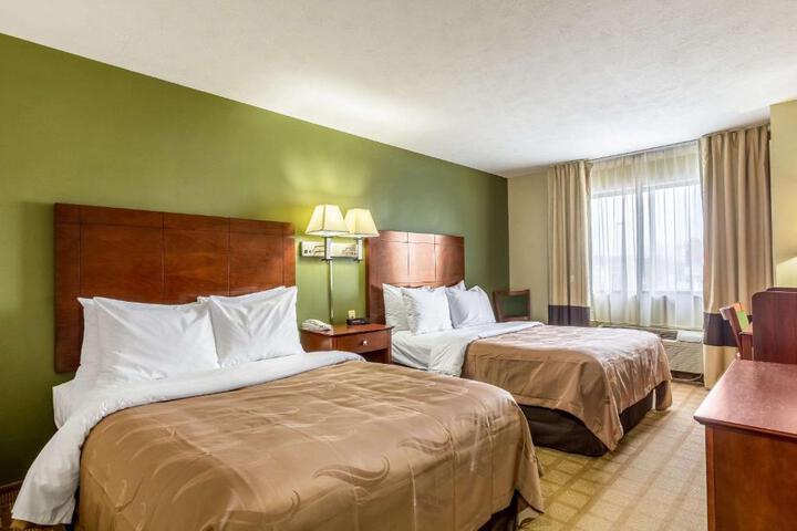 2 Double Beds (5 of 10)