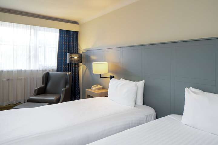Room 40 of 100